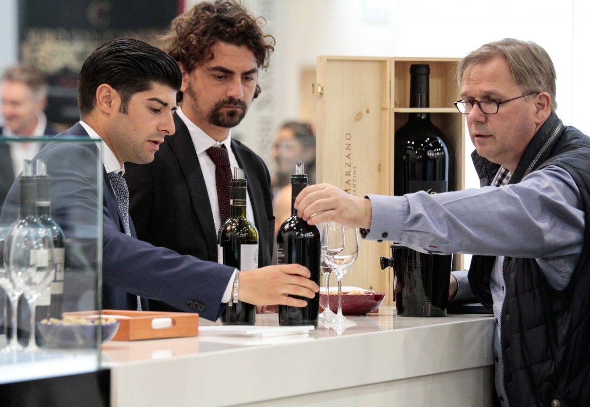 Account nel settore PR, eventi e comunicazione del vino